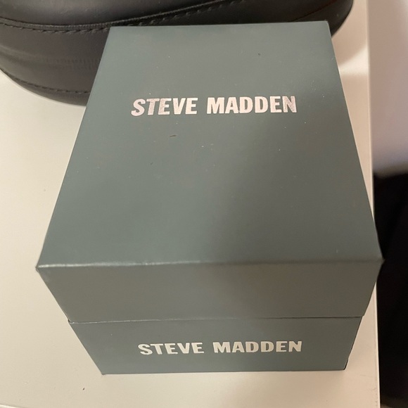 COPY - Rose Gold Steve Madden Watch - Picture 3 of 5